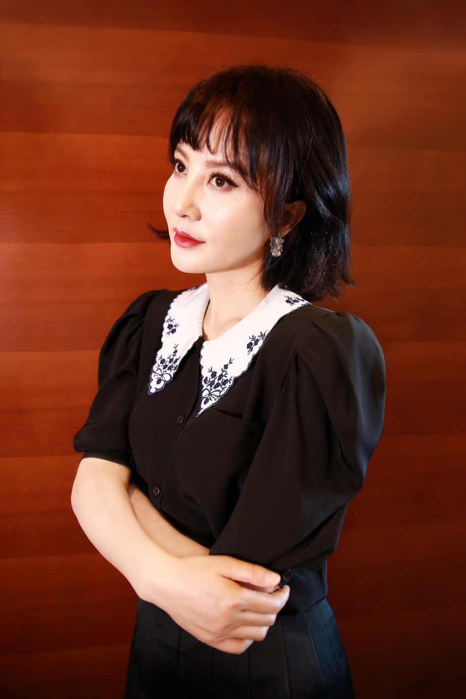 中国内地重庆影视女演员陶红简约清爽时尚街拍写真图片图片