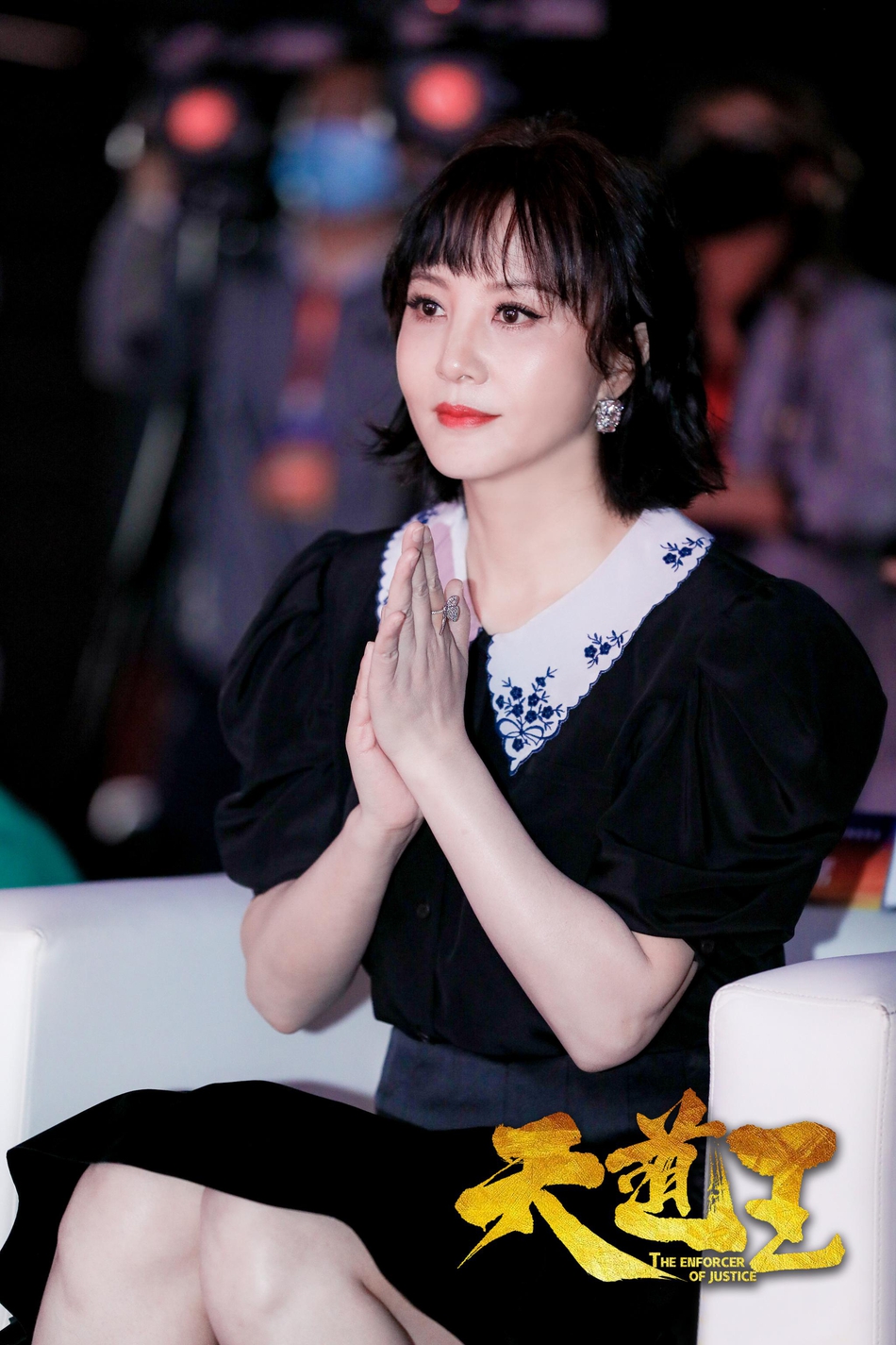 中国内地重庆影视女演员陶红轻松随性街拍写真图片图片