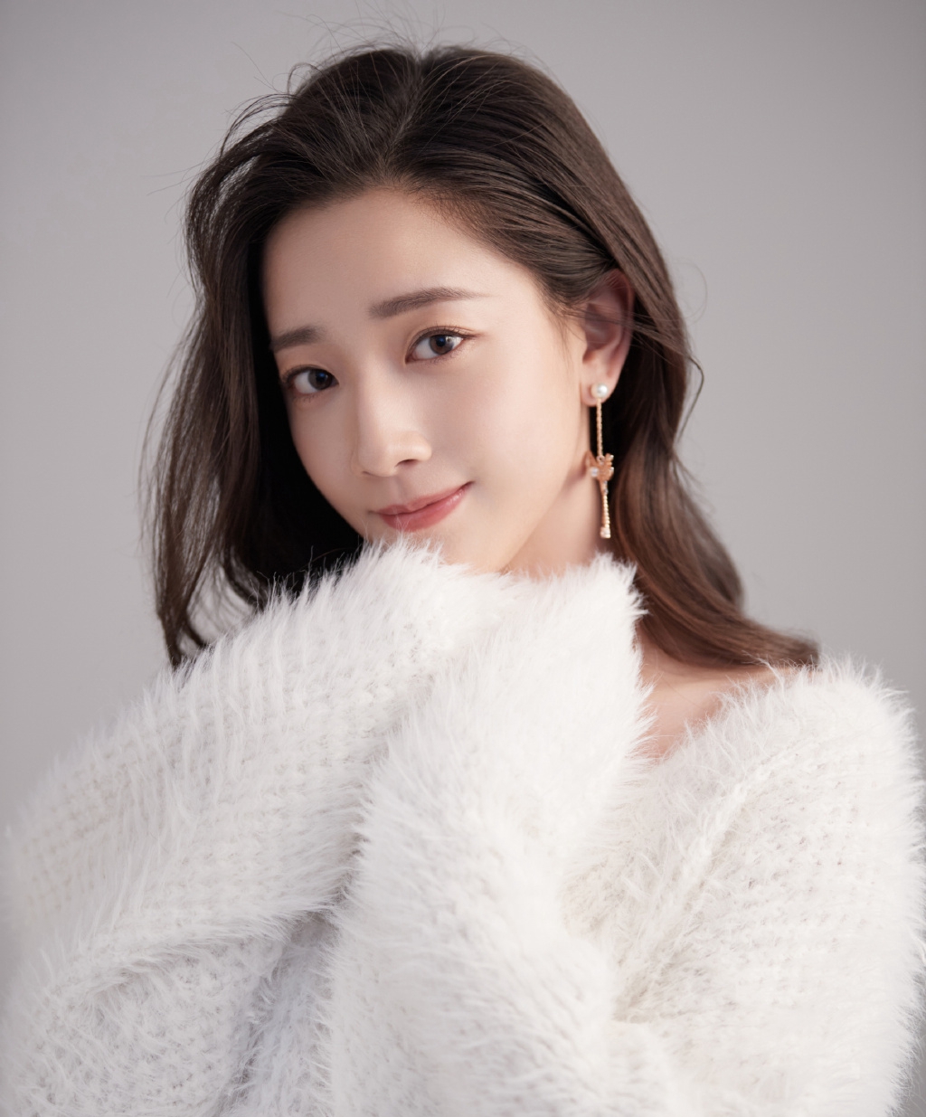 高清00后青春美少女热裤美女吊带锁骨性感私房写真图片