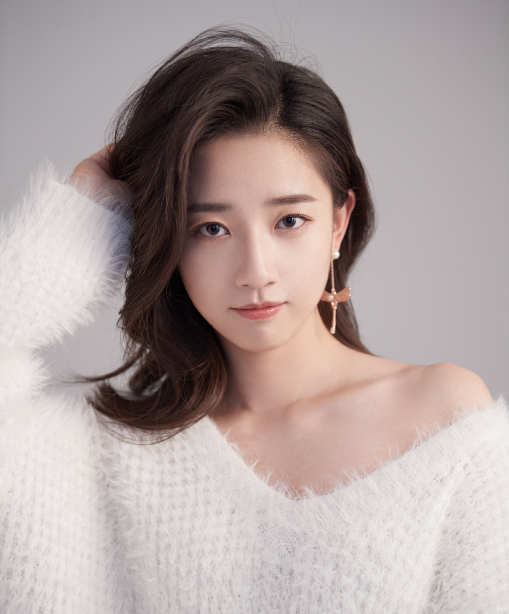 高清00后青春美少女热裤美女吊带锁骨性感私房写真图片