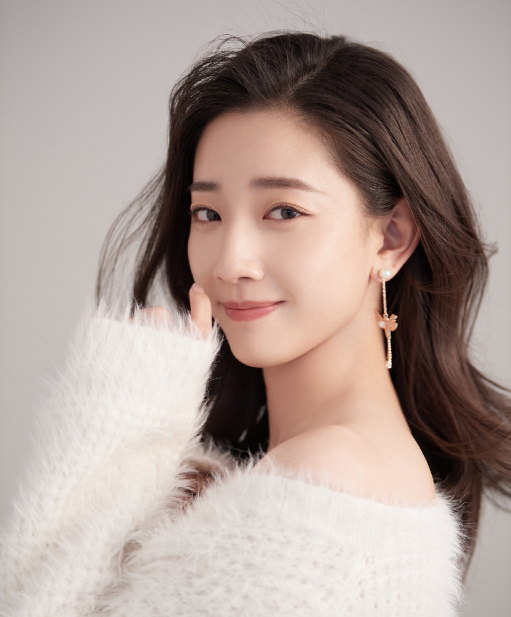 高清00后青春美少女热裤美女吊带锁骨性感私房写真图片