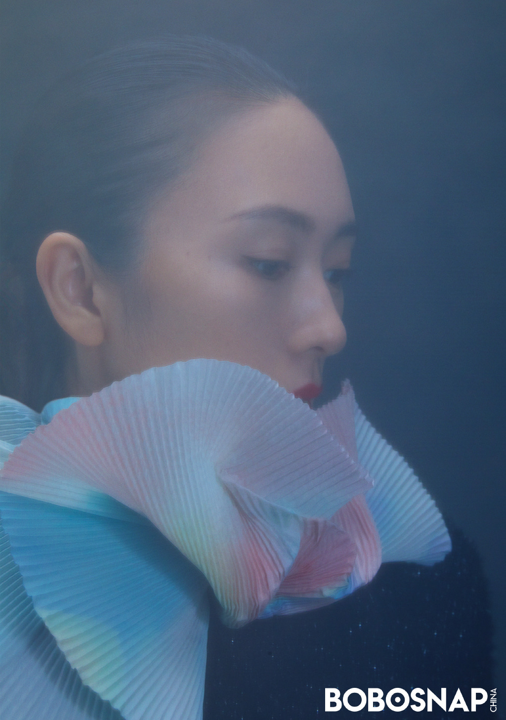 中国内地云南昆明女演员童瑶白衫优雅唯美桌面壁纸图片
