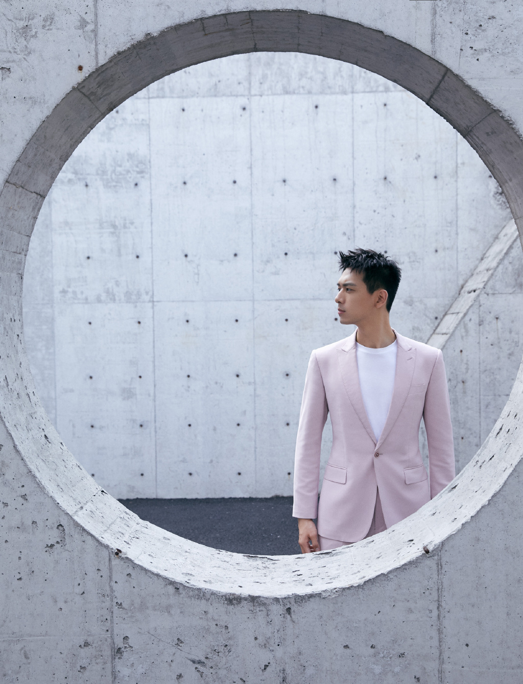 中国内地湖北荆州男演员李现男友力十足休闲写真图片图片