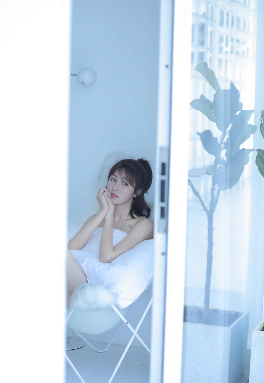 中国内地新晋女演员模特张予曦妩媚浴袍微博美照图片图片
