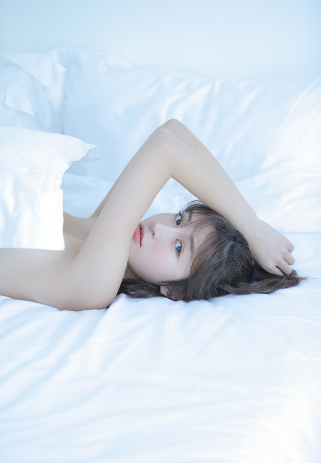 中国内地新晋女演员模特张予曦妩媚浴袍微博美照图片图片