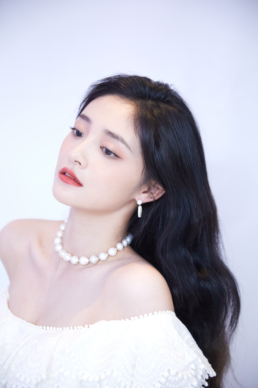 高清上海奉贤美女周洁琼白色裹胸裙性感写真图片图片