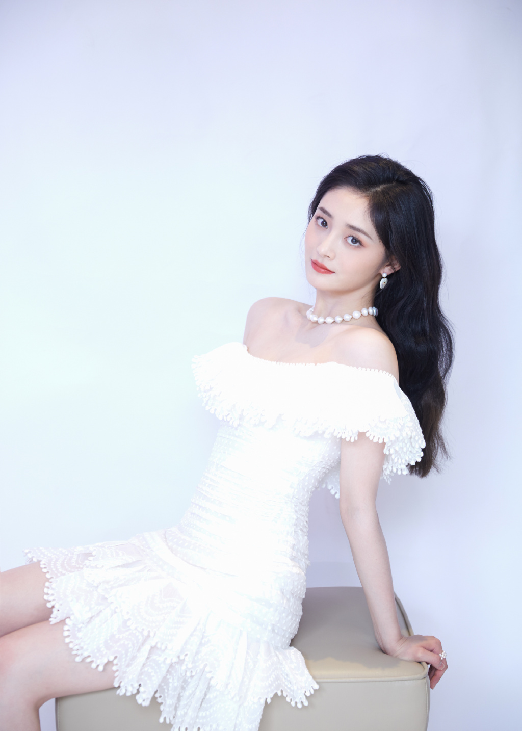 高清上海奉贤美女周洁琼白色裹胸裙性感写真图片图片