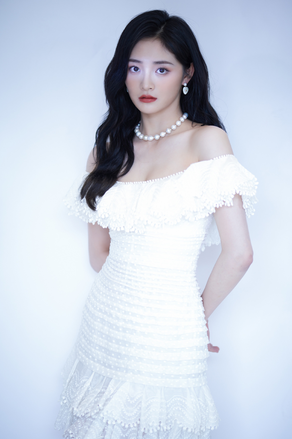高清上海奉贤美女周洁琼白色裹胸裙性感写真图片图片