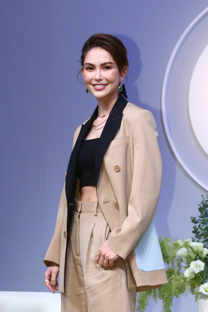 中国台湾女模特昆凌火辣模特明星写真：天王嫂高清美照图片图片