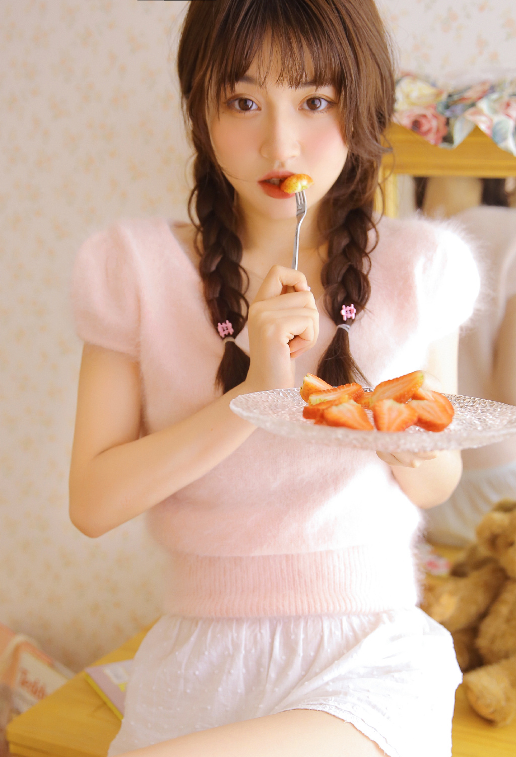 青春活力美少女性感养眼户外写真图片