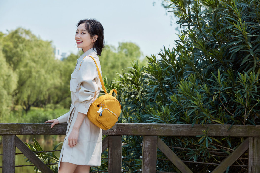高清中国内地安徽芜湖女演员李纯长腿纤细性感写真图片图片