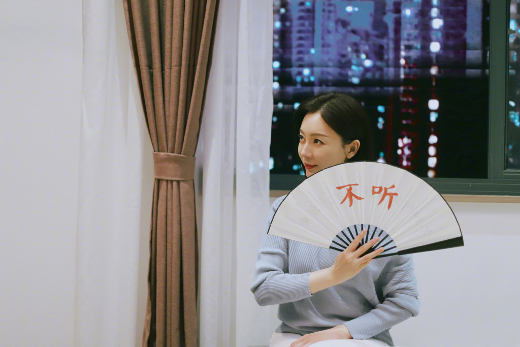 中国影视湖北黄石女演员性感红唇陈数彰显高贵冷艳图片