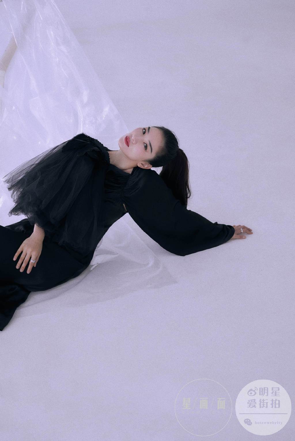 上海美女演员黄奕成熟优雅写真图片图片