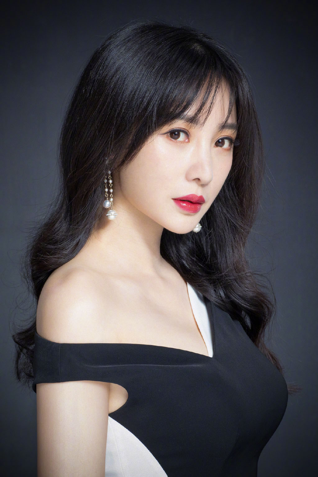 中国内地湖南衡阳女演员柳岩写真电脑桌面壁纸之网络美女图片