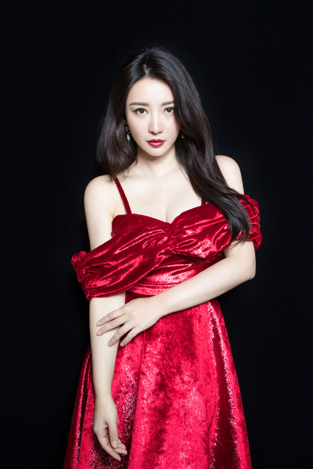中国内地湖南衡阳女演员柳岩写真电脑桌面壁纸之网络美女图片