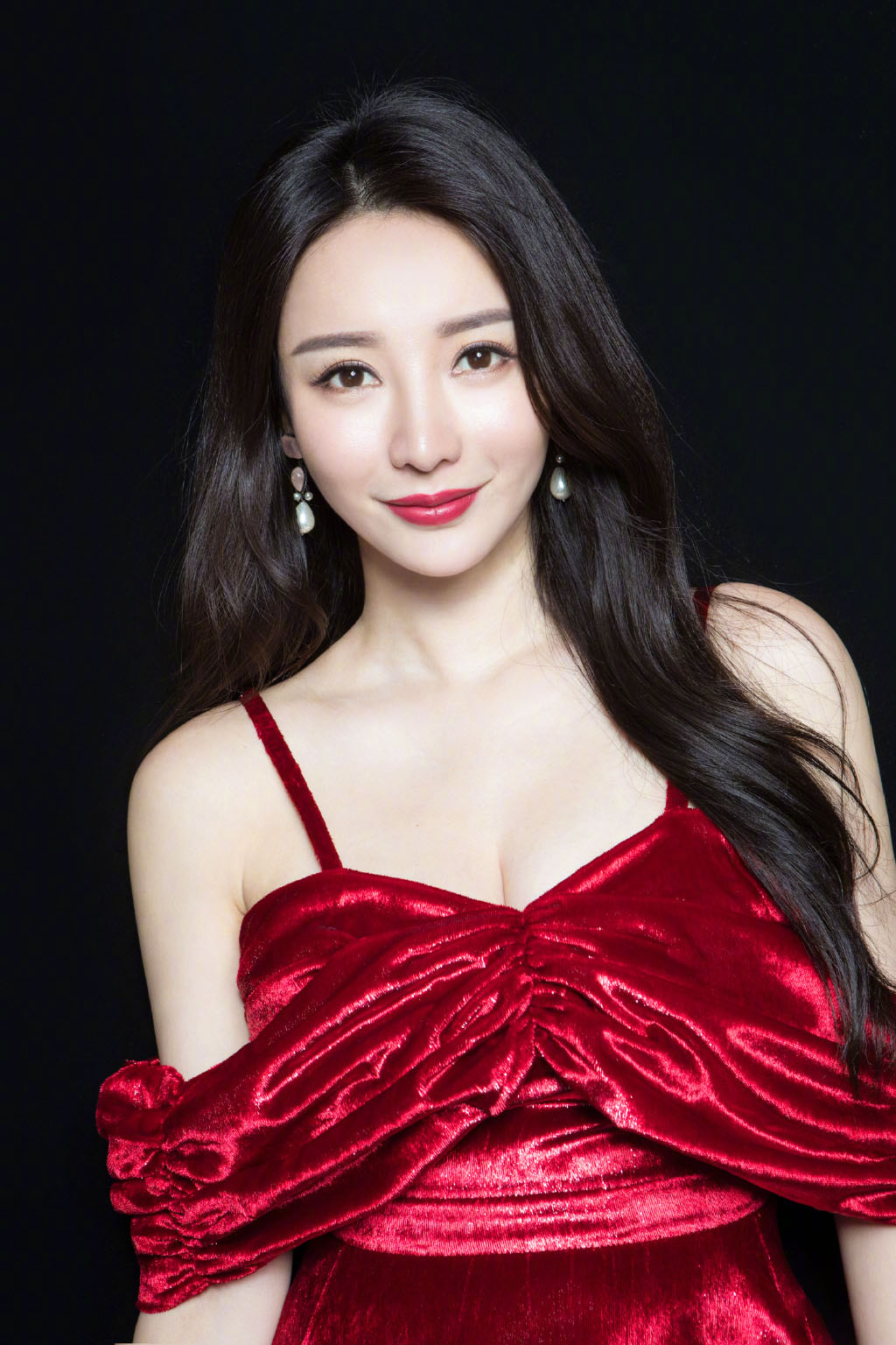 中国内地湖南衡阳女演员柳岩写真电脑桌面壁纸之网络美女图片