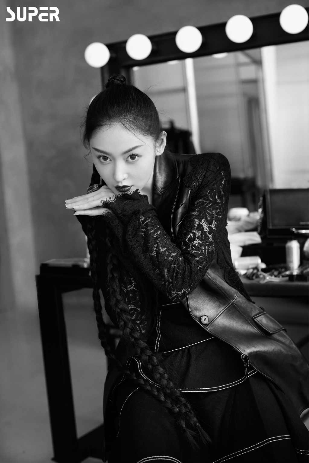 高清哈尔滨新生代女演员张天爱最新时尚杂志封面写真图片图片