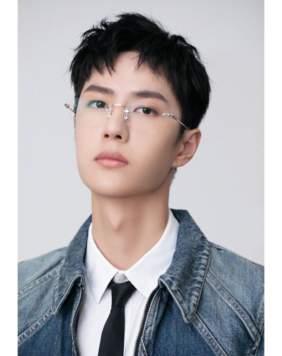 河南省洛阳男明显王一博《Tmagazine》4月刊封面写真图片