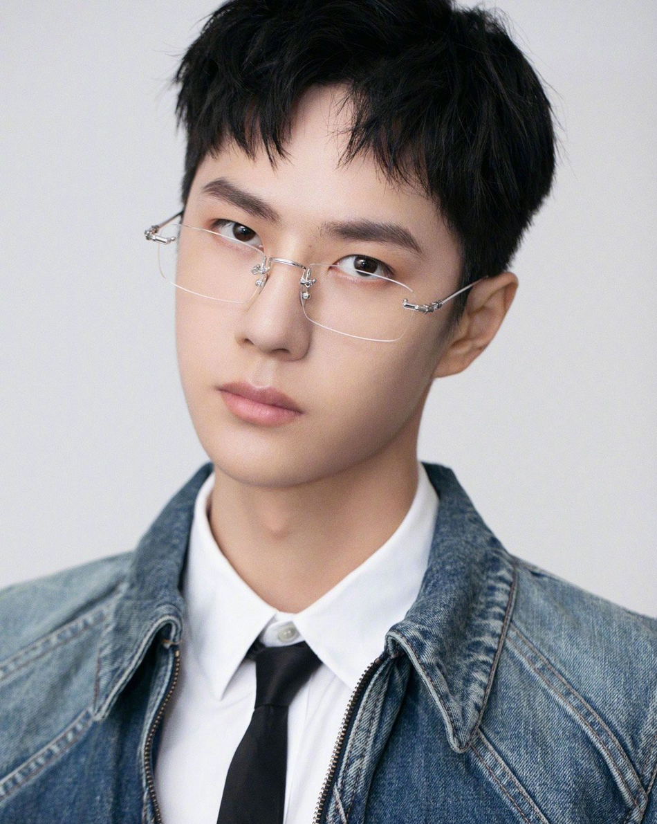 河南省洛阳男明显王一博《Tmagazine》4月刊封面写真图片