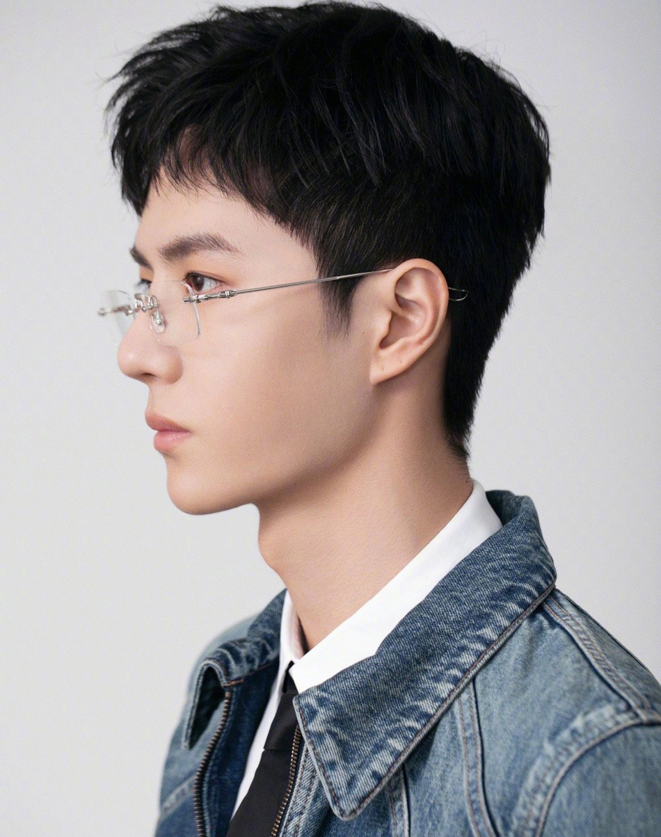 河南省洛阳男明显王一博《Tmagazine》4月刊封面写真图片