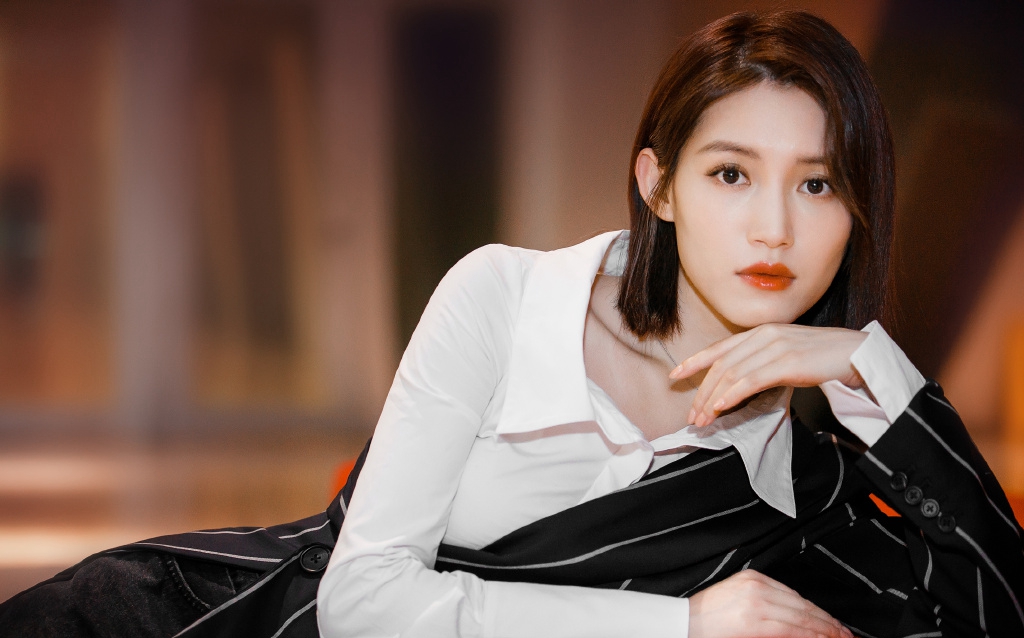 高清湖南衡阳美女气质美女苏青白色系珠宝写真图片图片