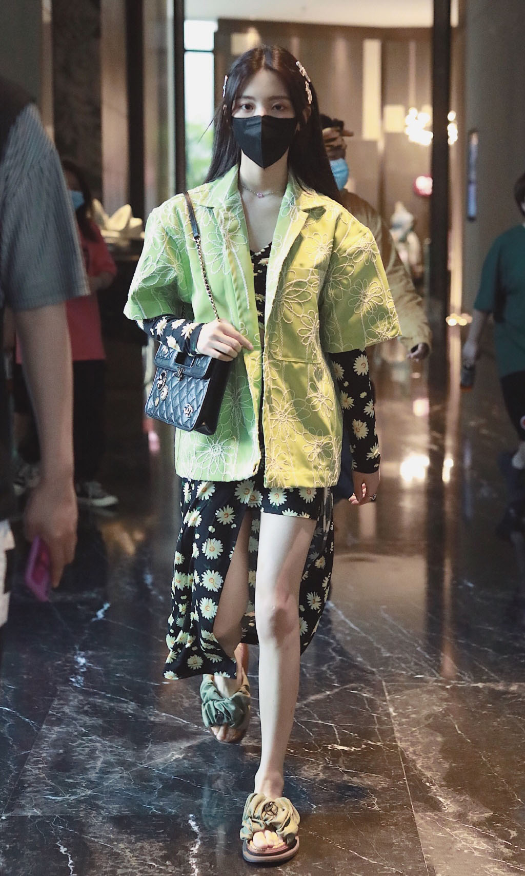 高清江苏性感美女星杨超越甜美糖果色写真图片图片