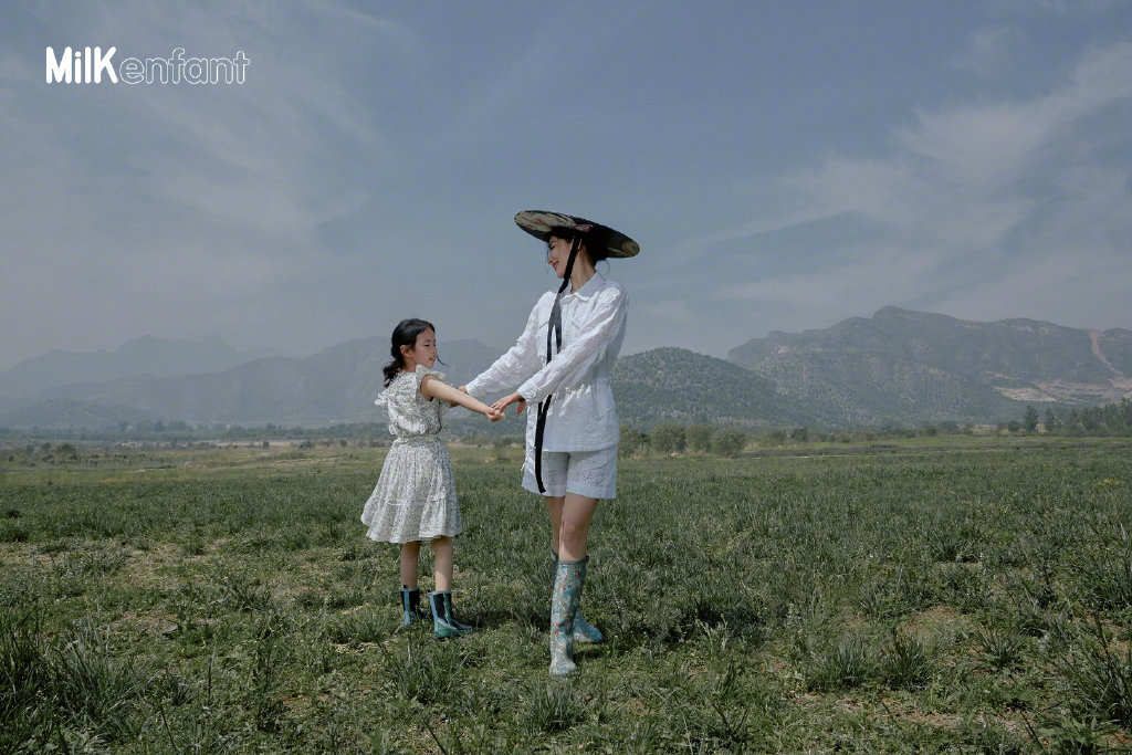 上海美女演员黄奕彩虹纱裙优雅写真图片图片 上海美女演员黄奕彩虹纱裙优雅写真图片图片