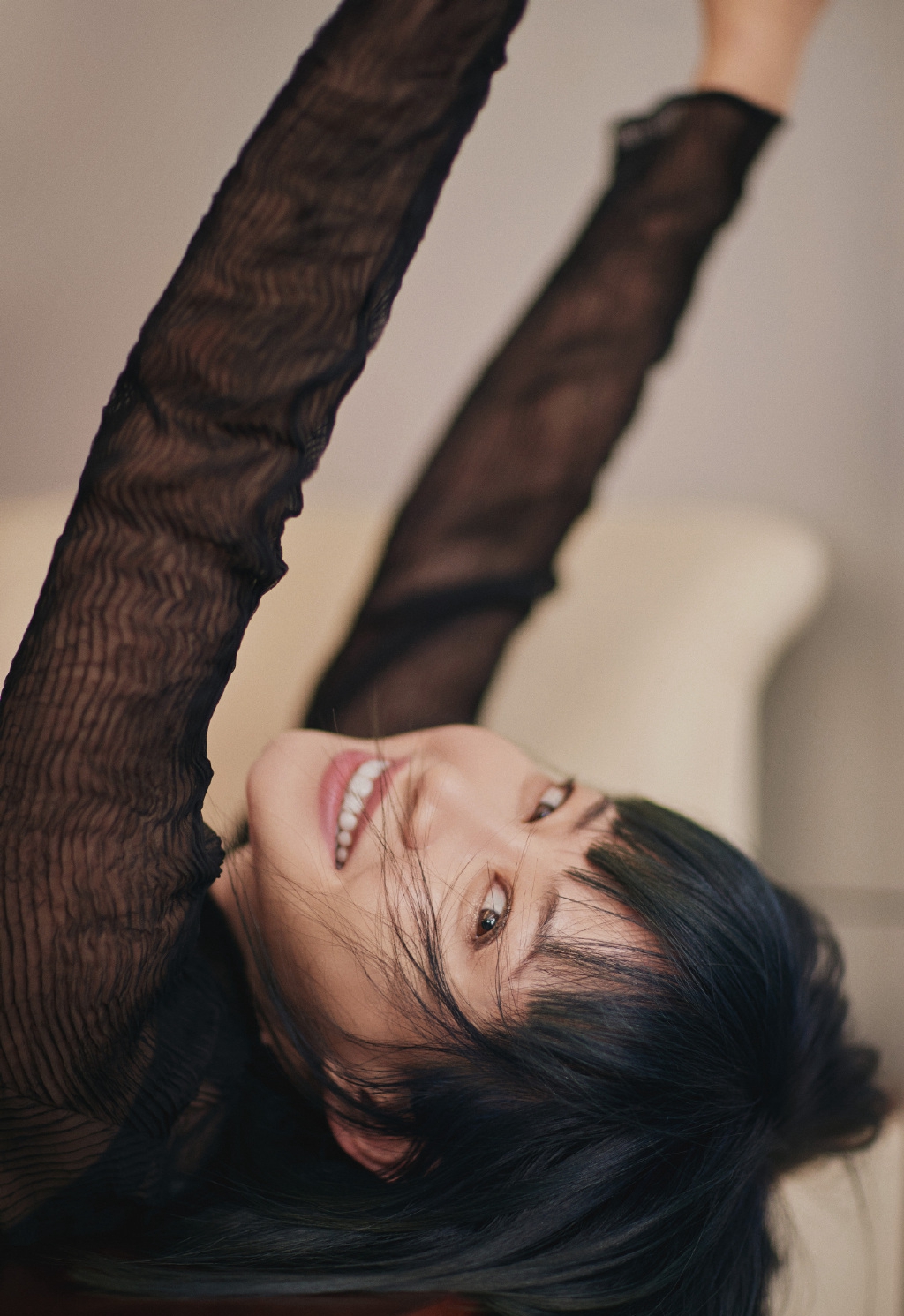 高清中国大陆吉林长春女演员谭卓复古温柔范儿性感写真图片