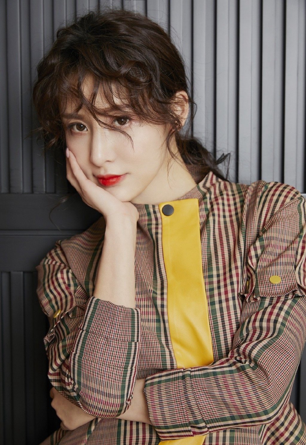 中国内地陕西西安影视女演员歌手贾青高冷写真图片性感至极图片
