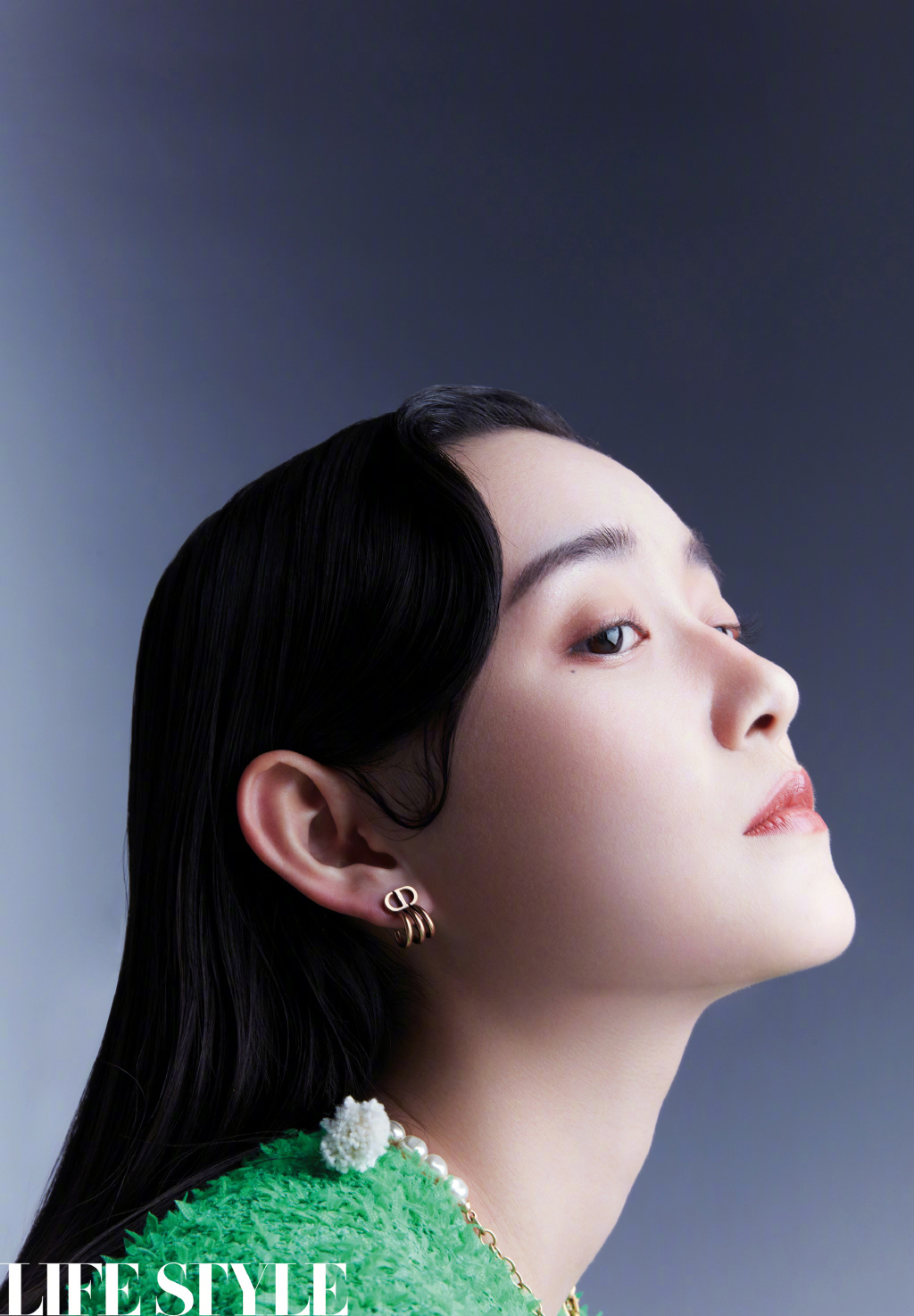 蒋依依图片 蒋依依雪中红衣甜美写真图片图片