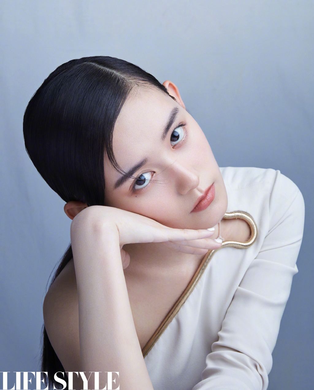 蒋依依图片 蒋依依雪中红衣甜美写真图片图片