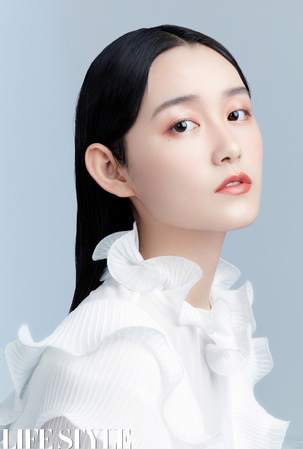 蒋依依可爱俏皮自拍照图片图片