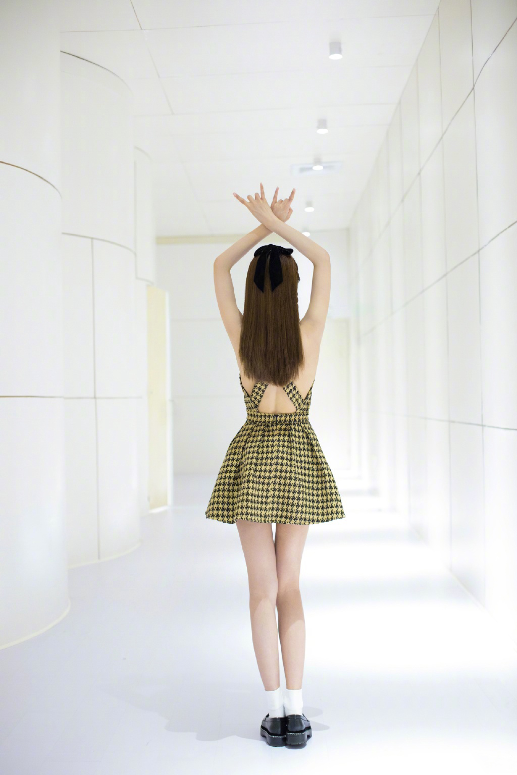 高清湖南省湘西吉首市美女沈梦辰抹胸性感唯美写真图片图片