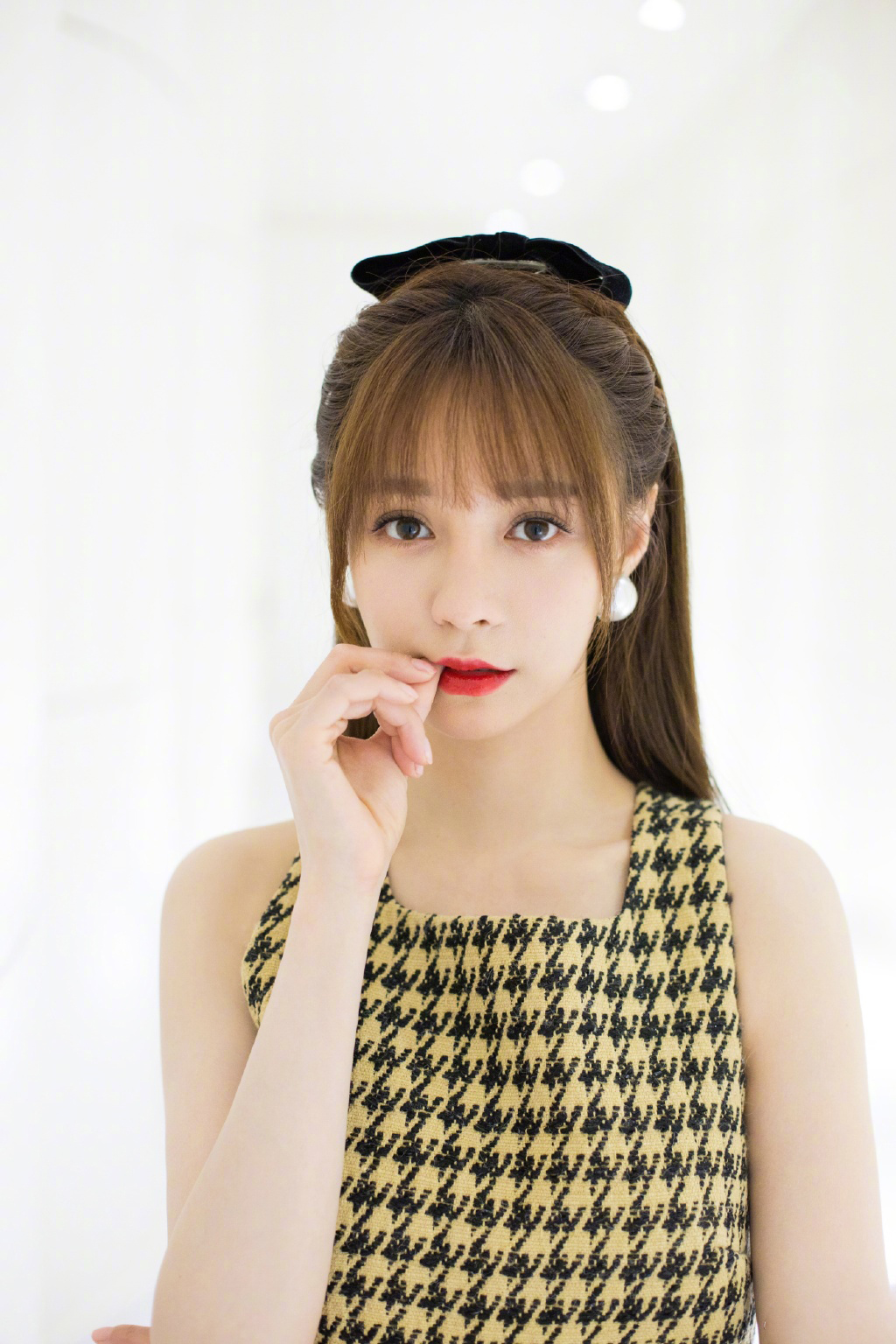 高清湖南省湘西吉首市美女沈梦辰抹胸性感唯美写真图片图片