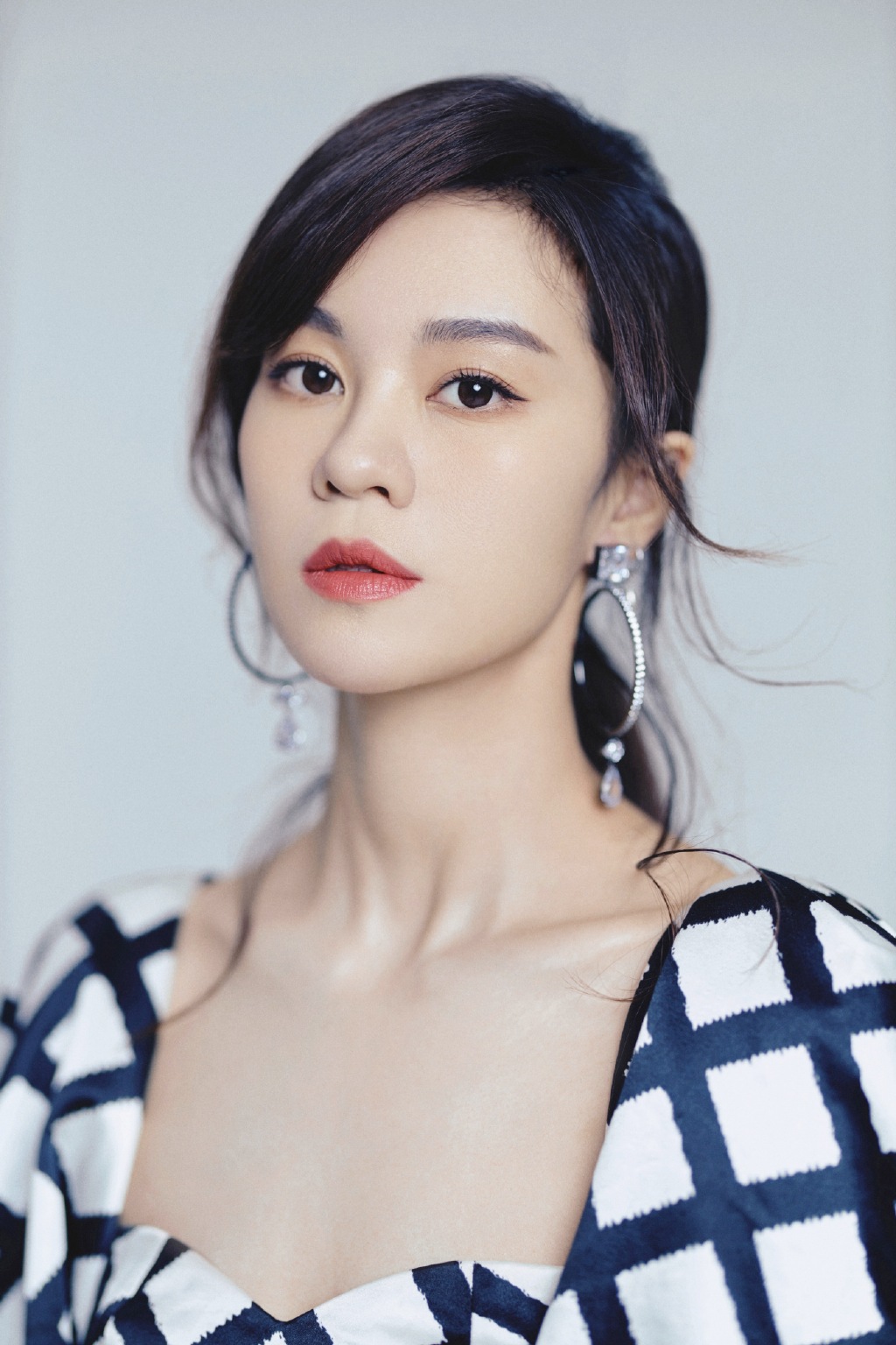 杨幂格子衫性感写真图片图片