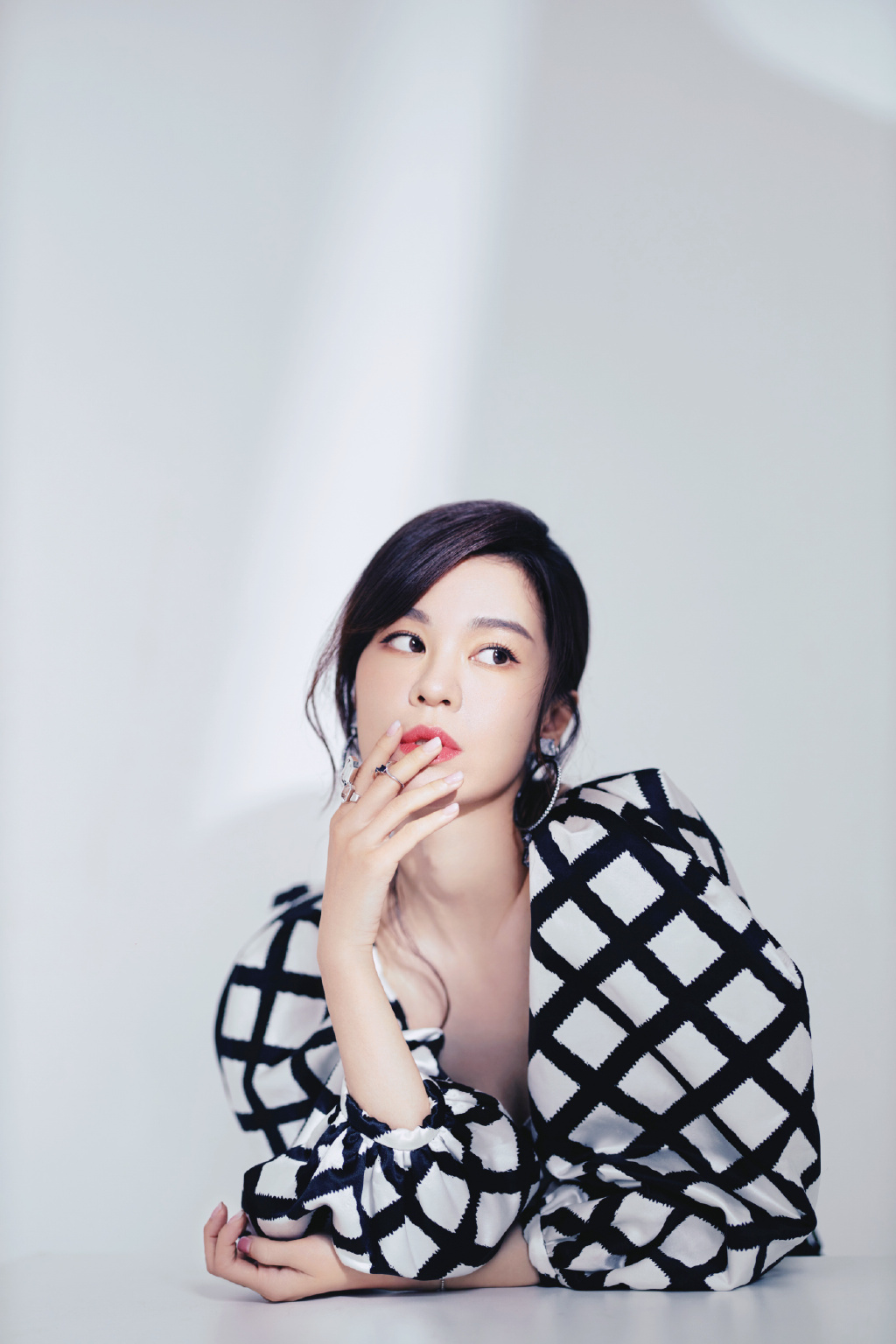 杨幂格子衫性感写真图片图片