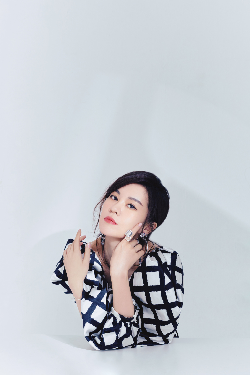 杨幂格子衫性感写真图片图片