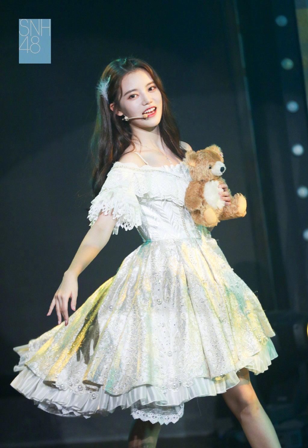 孙珍妮哪吒头甜美舞台照图片图片
