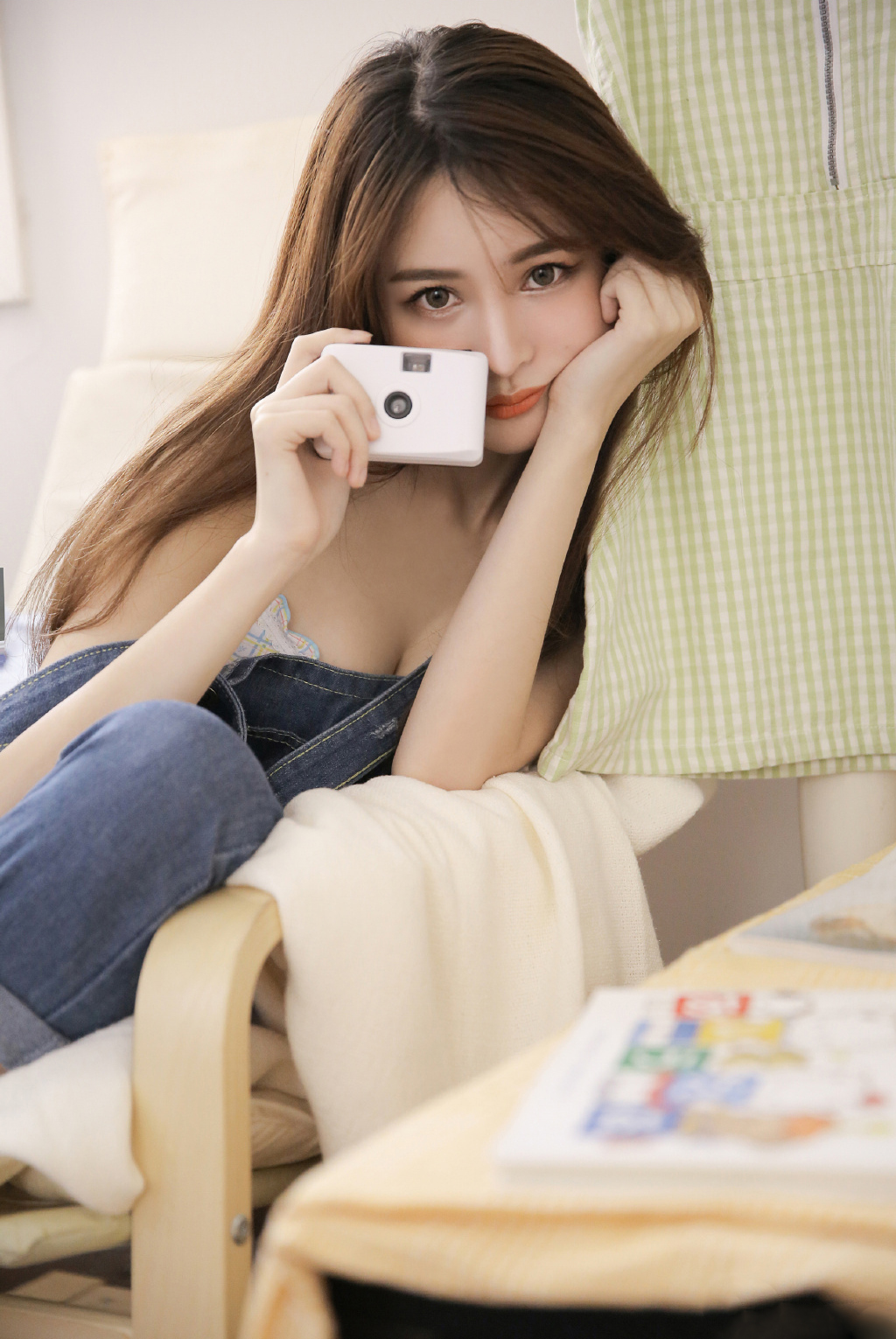 最新仿4493长发美女低胸白皙性感写真图片图片