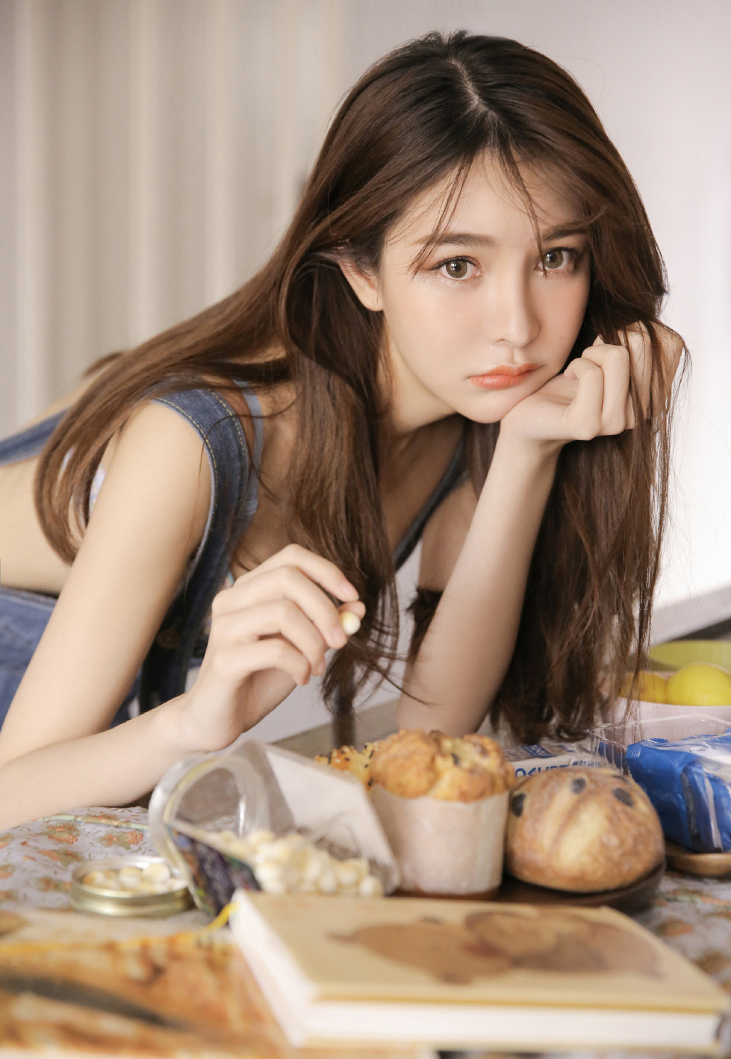 最新仿4493长发美女低胸白皙性感写真图片图片