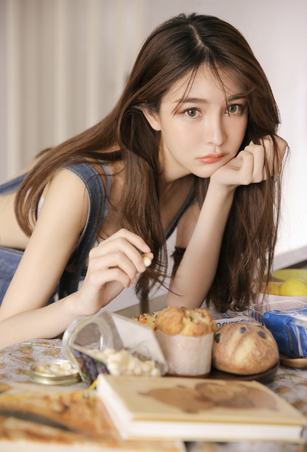 最新仿4493长发美女低胸白皙性感写真图片图片