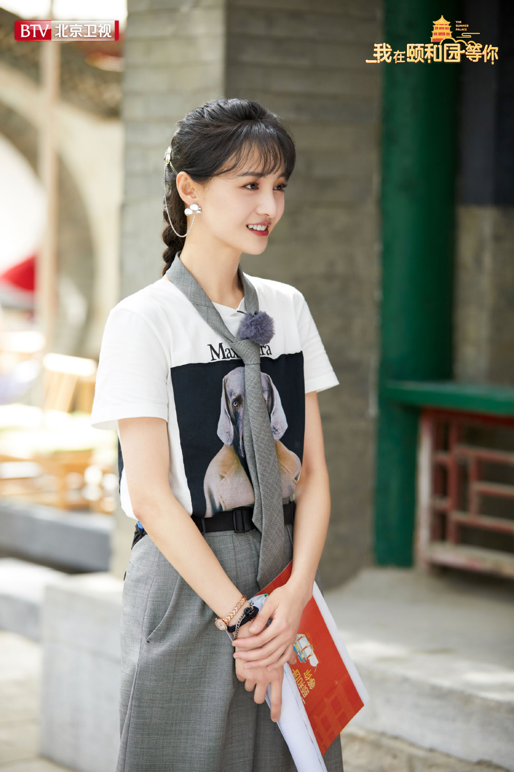 高清中国内地女演员郑爽泡面刘海清爽元气写真图片图片