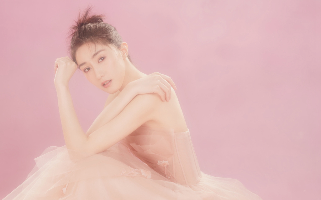 中国内地女演员王瑛瑛粉裙优雅浪漫写真图片图片 中国内地女演员王瑛瑛粉裙优雅浪漫写真图片图片