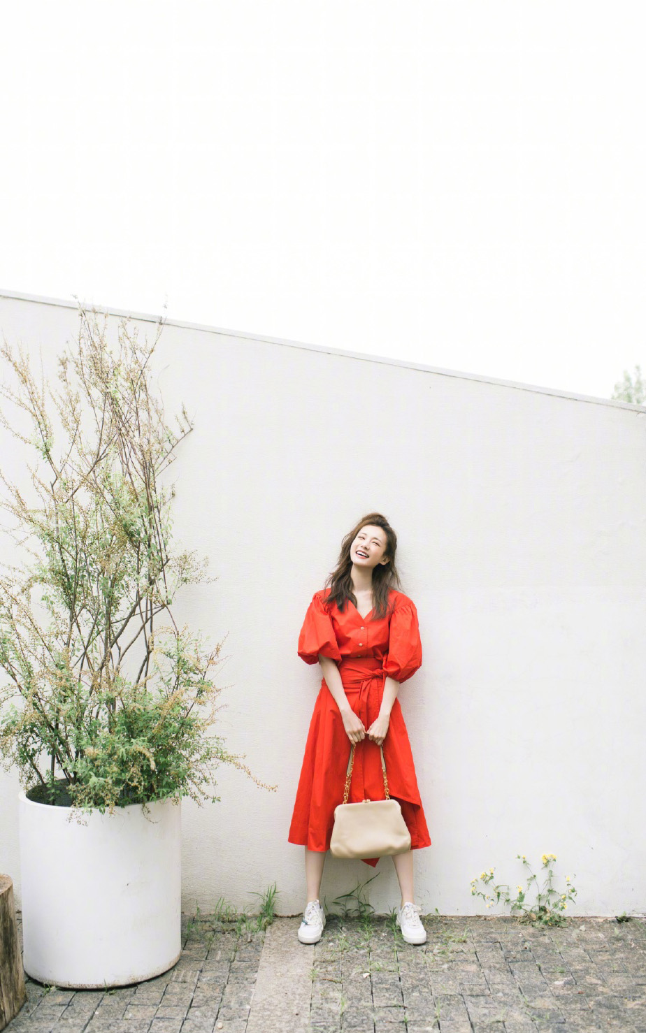 高清中国内地山东济南女演员李一桐Q清纯小公主白裙明星美女写真图片图片