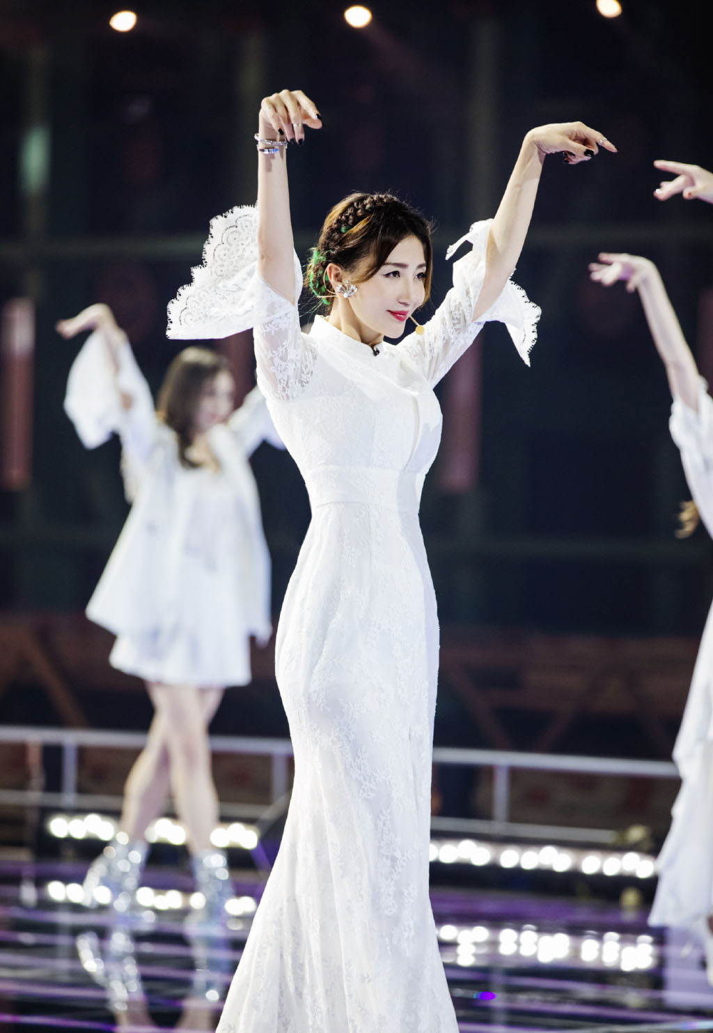 高清湖南吉首美女阿朵《乘风破浪的姐姐》第五期剧照图片图片