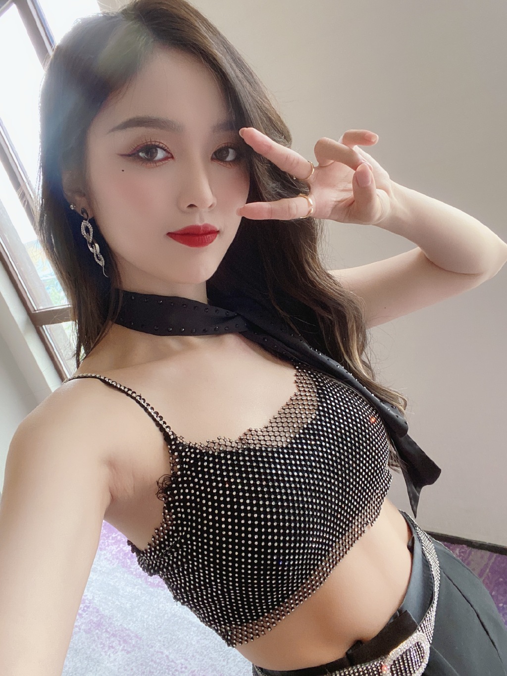 高清女明星吴宣仪俏丽私服自拍照图片图片