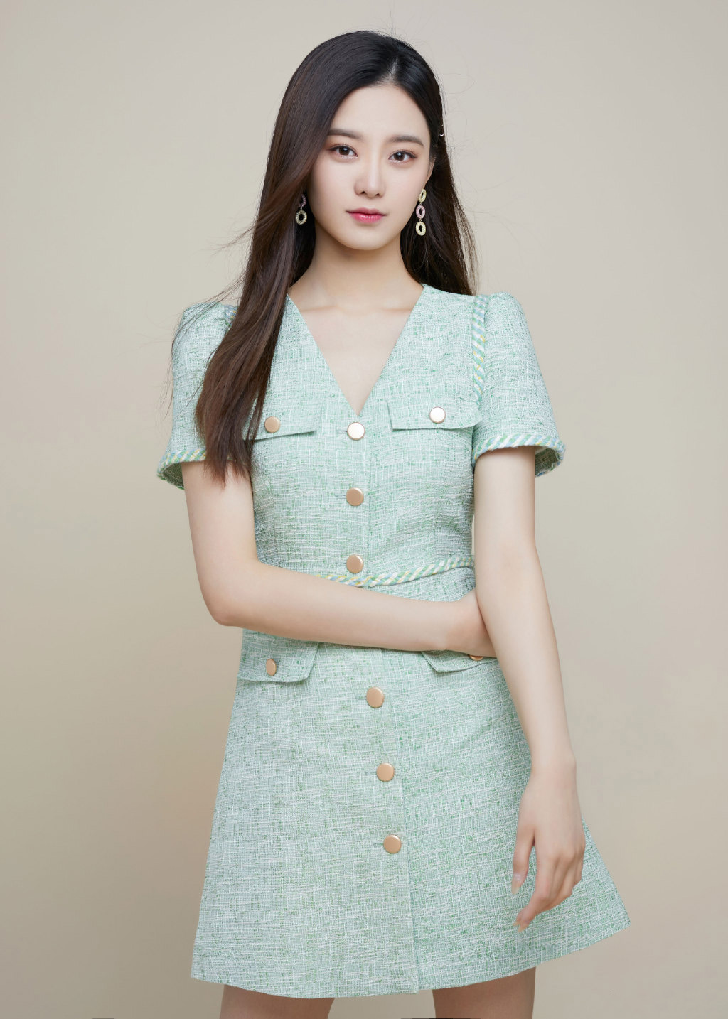 中国内地流行乐女歌手徐艺洋夏日清新风写真图片图片