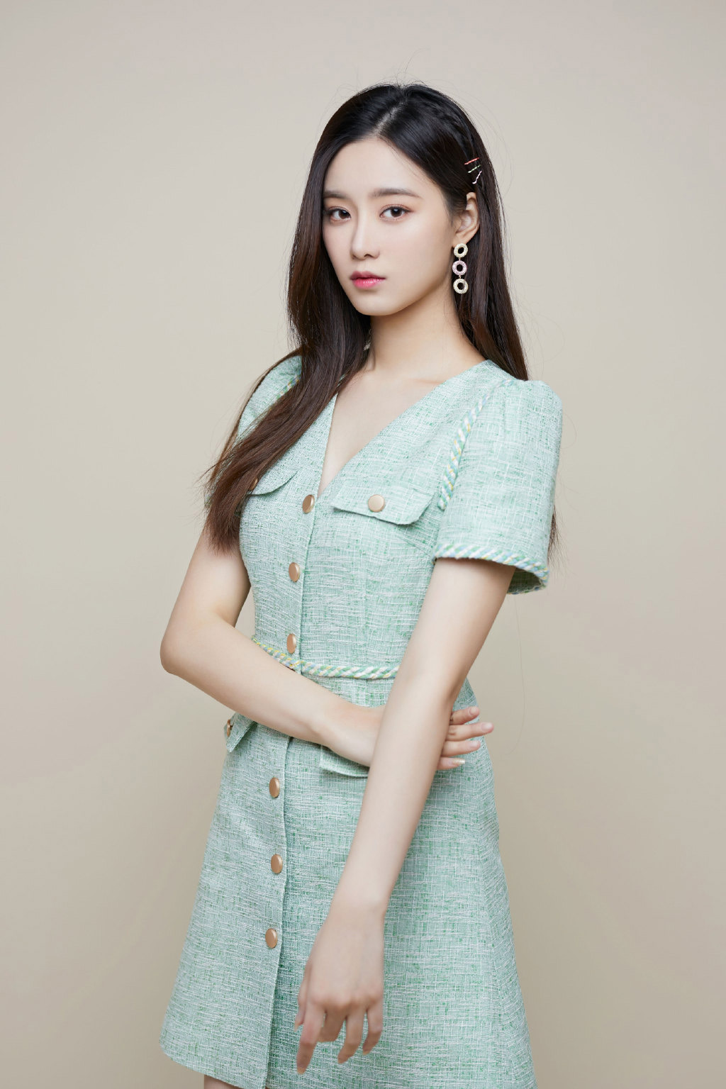中国内地流行乐女歌手徐艺洋夏日清新风写真图片图片