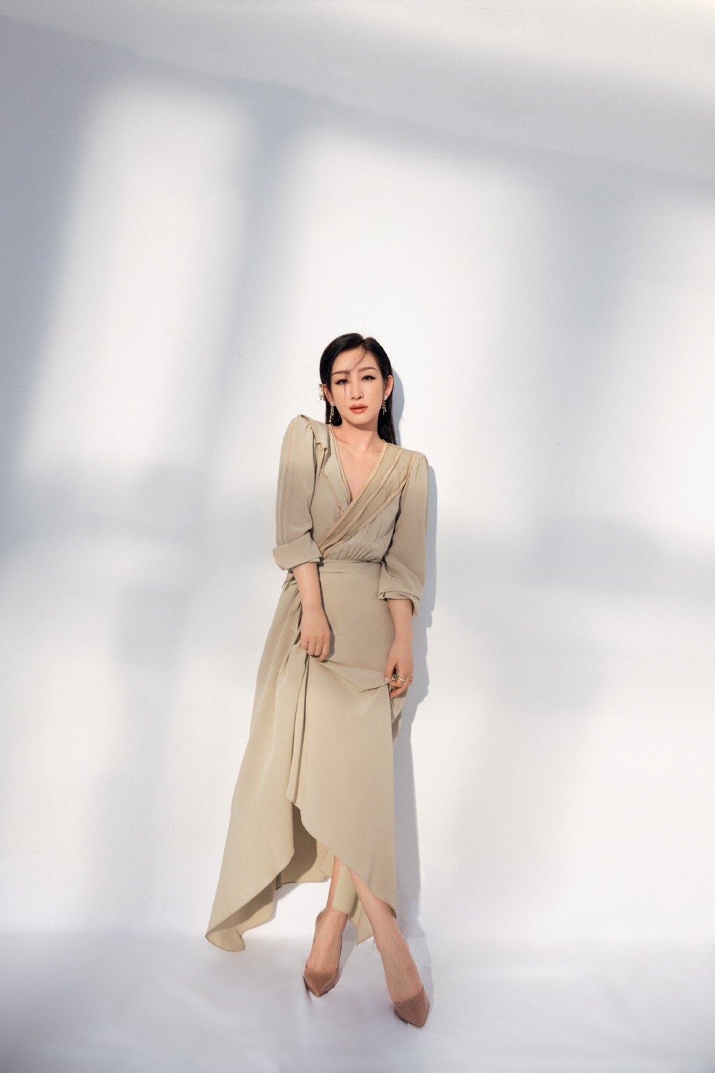 高清中国辽宁省营口女演员秦海璐写真图片图片