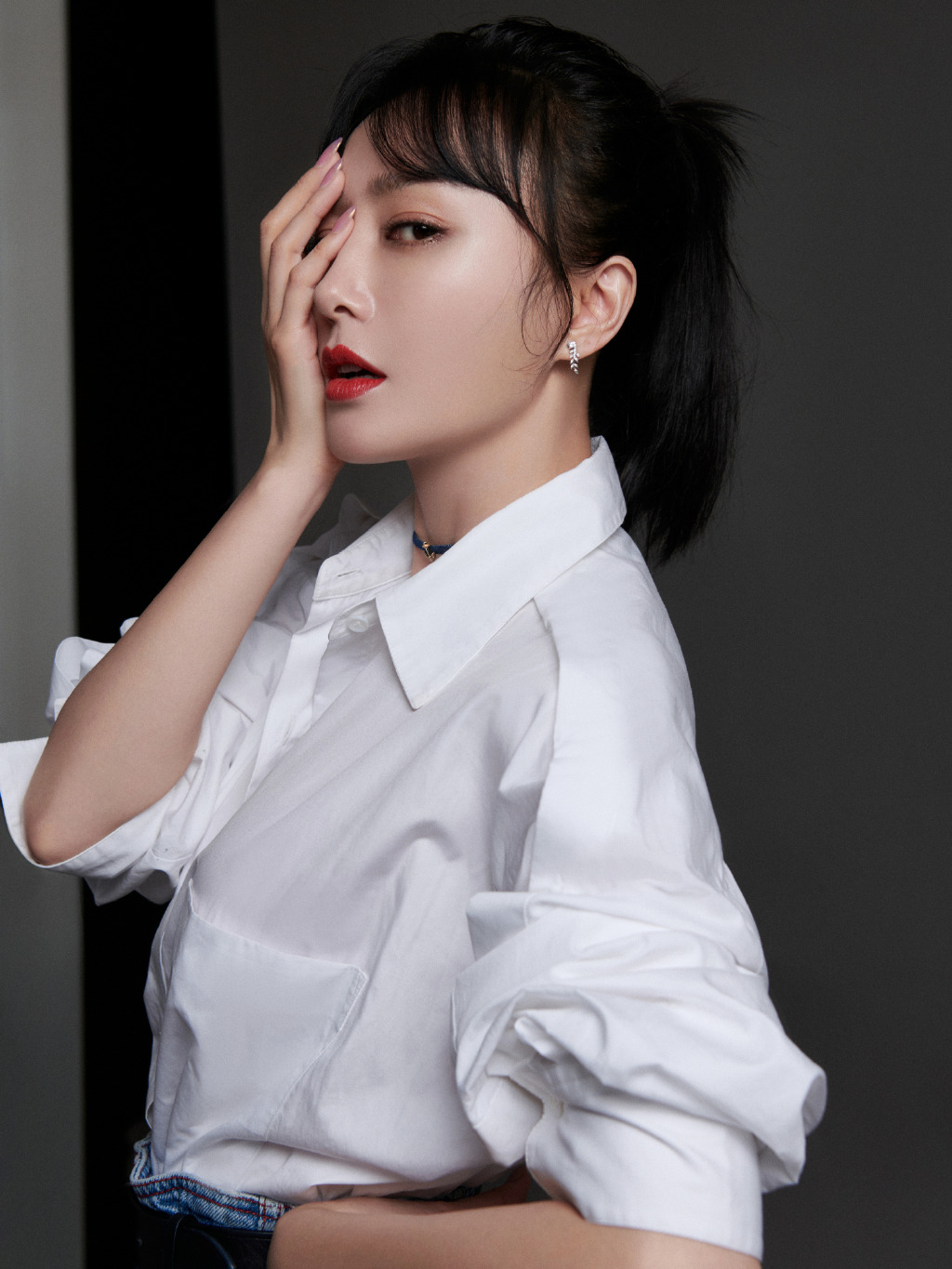 高清中国内地辽宁省沈阳女演员秦岚优雅自信性感写真图片
